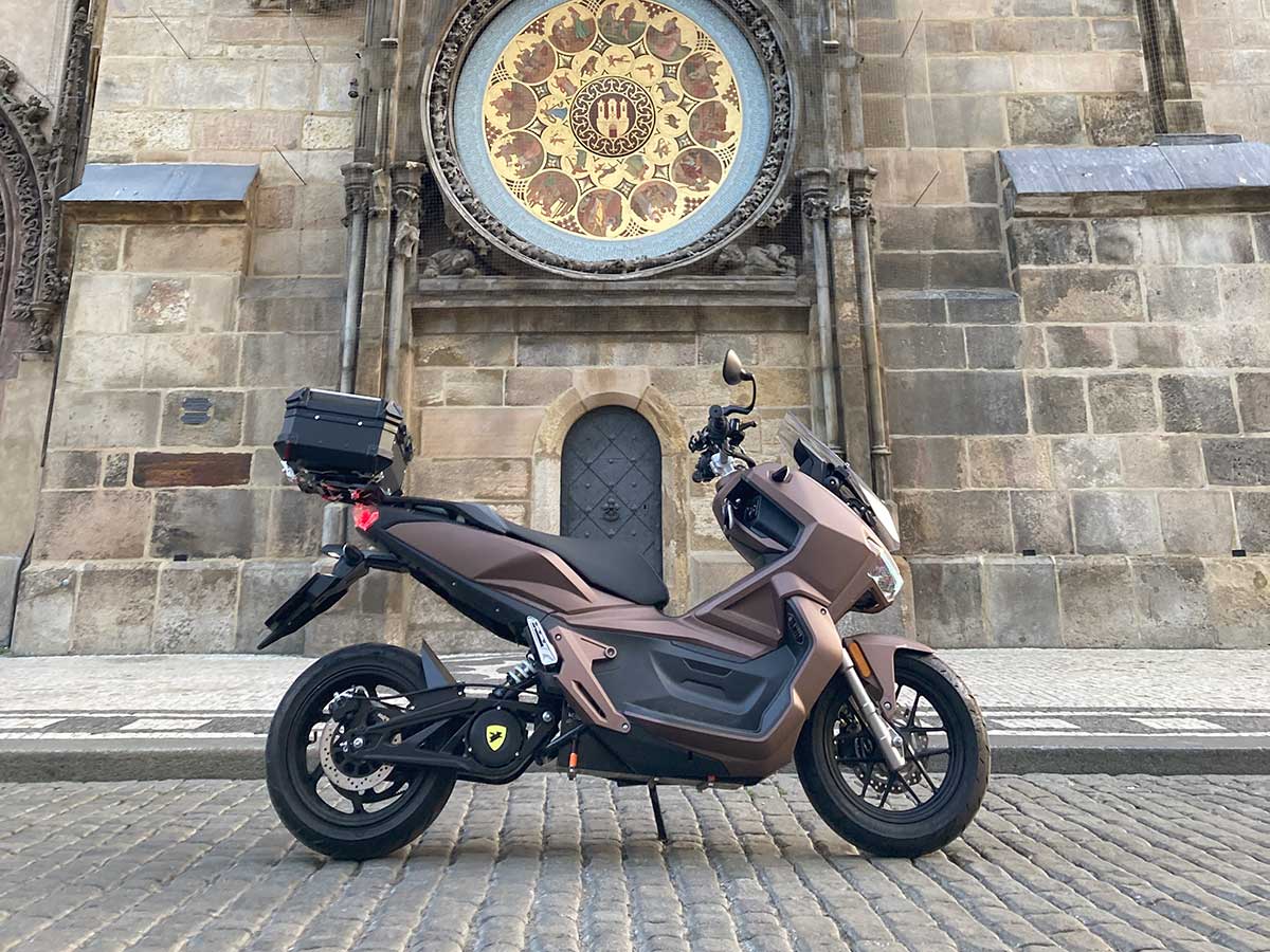 electric scooter sales in Prague