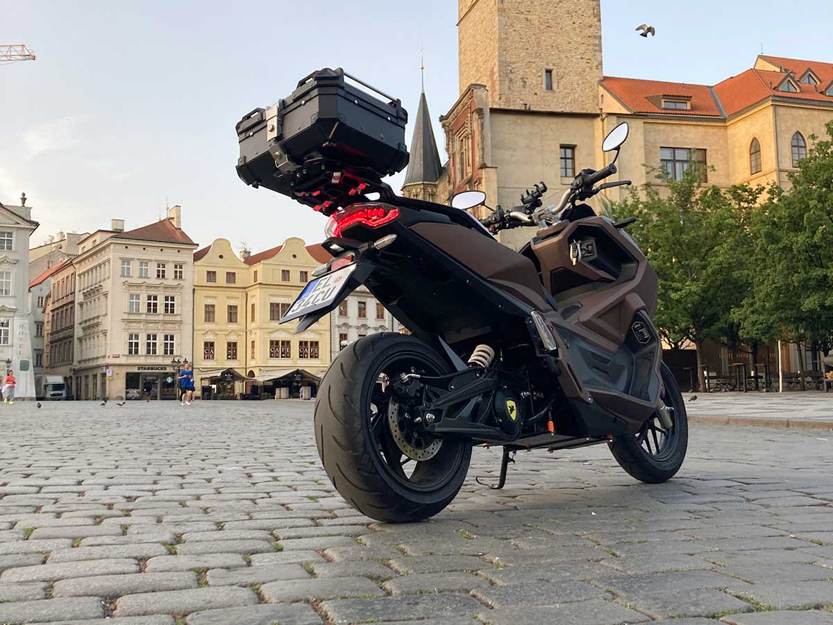 electric scooter sales in Prague