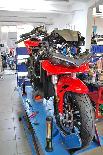Prodej elektrického motocyklu DEVS 701